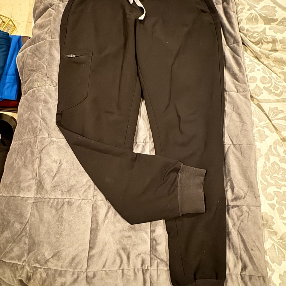 Figs  Zamora scrub pants, joggers, black w grey waist tie.  M